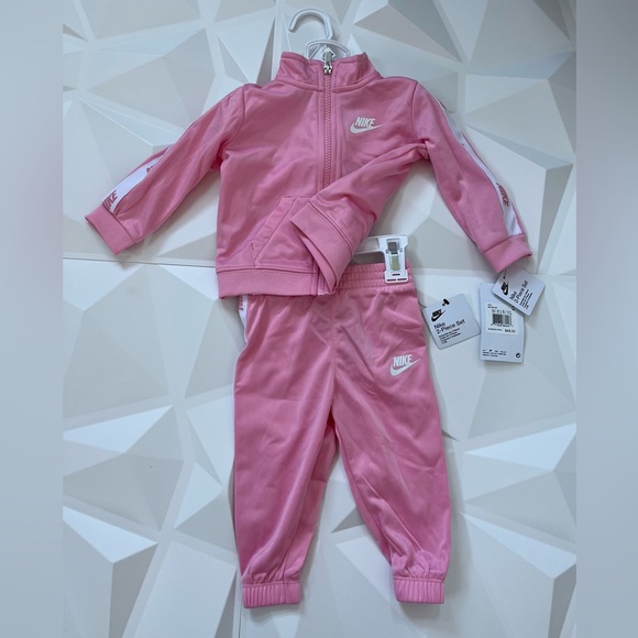 Nike
Baby Girl 2-Piece Long-Sleeve Jacket and Pants Set 9 M 📦% - Picture 6 of 15